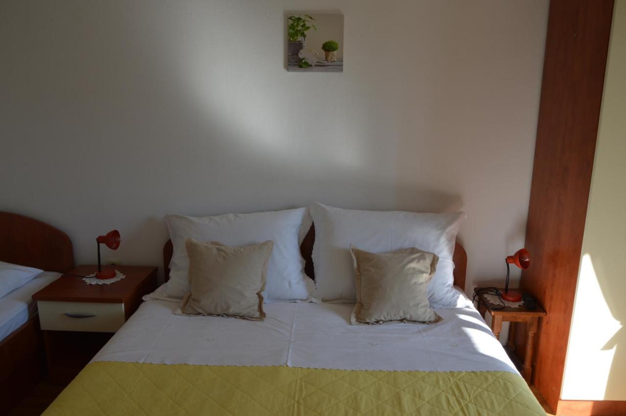 Apartman Mare Drvenik  Buitenkant foto